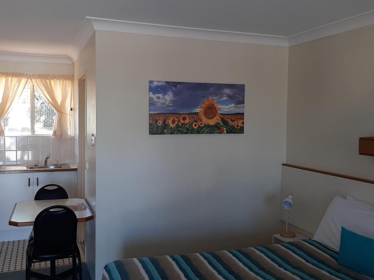 Country Rose Motel Warwick Eksteriør billede